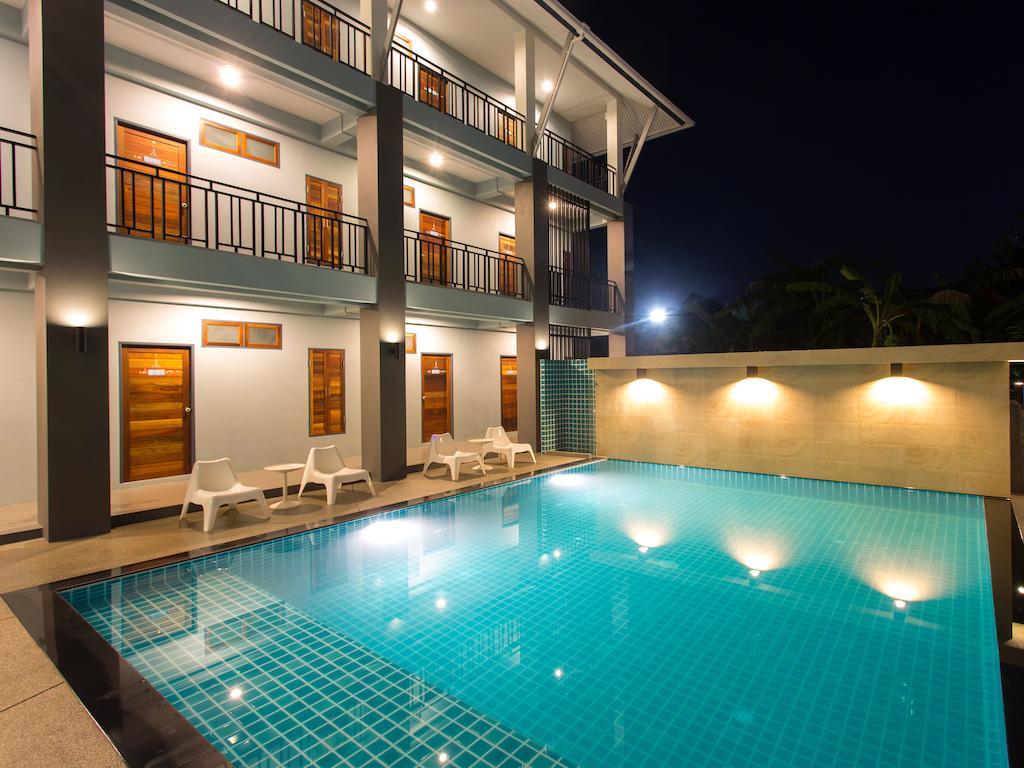 Hotel Ruk Cozy à Khao Lak Extérieur photo