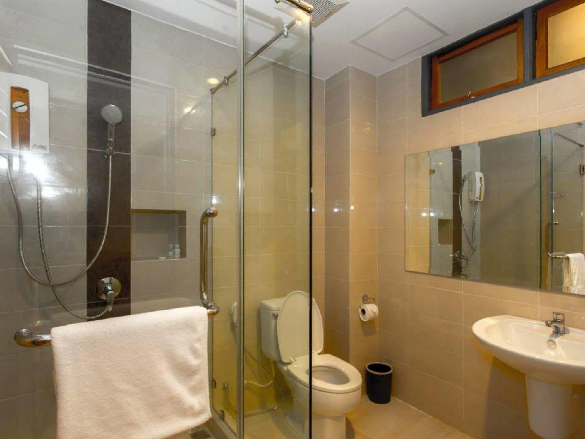 Hotel Ruk Cozy à Khao Lak Extérieur photo