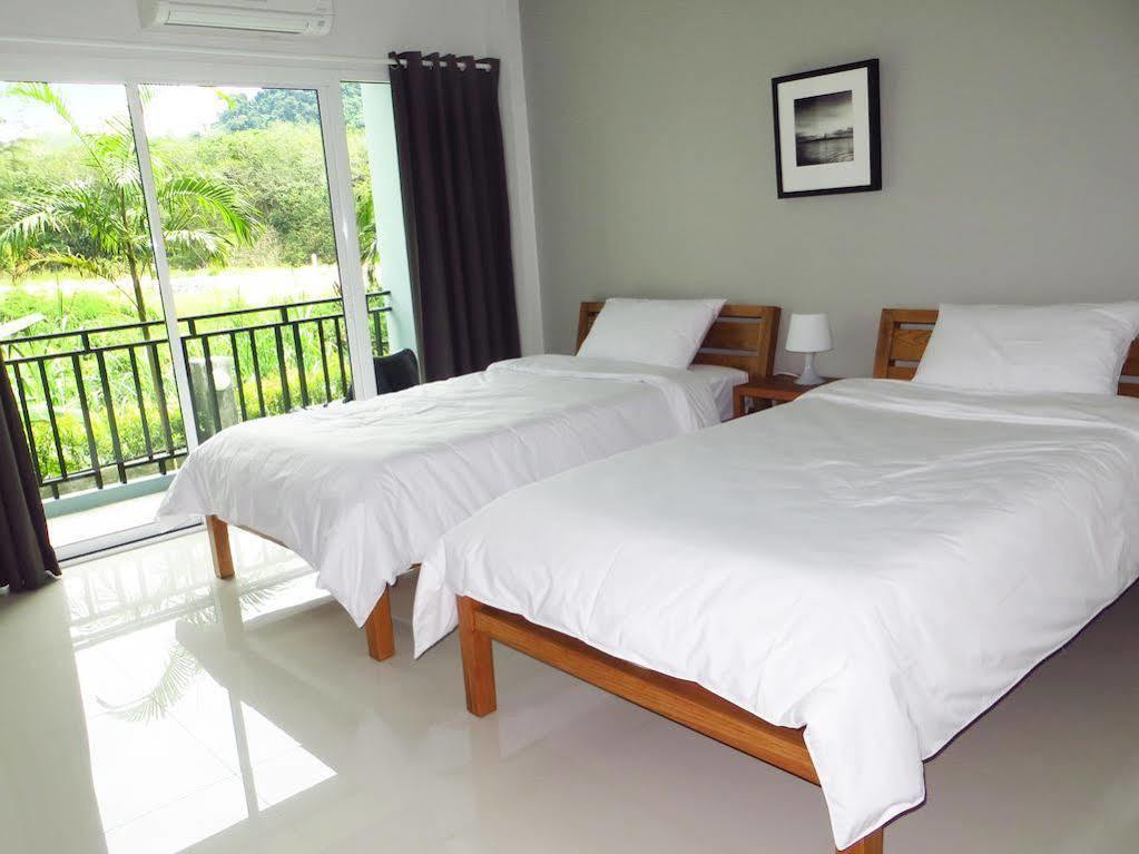Hotel Ruk Cozy à Khao Lak Extérieur photo